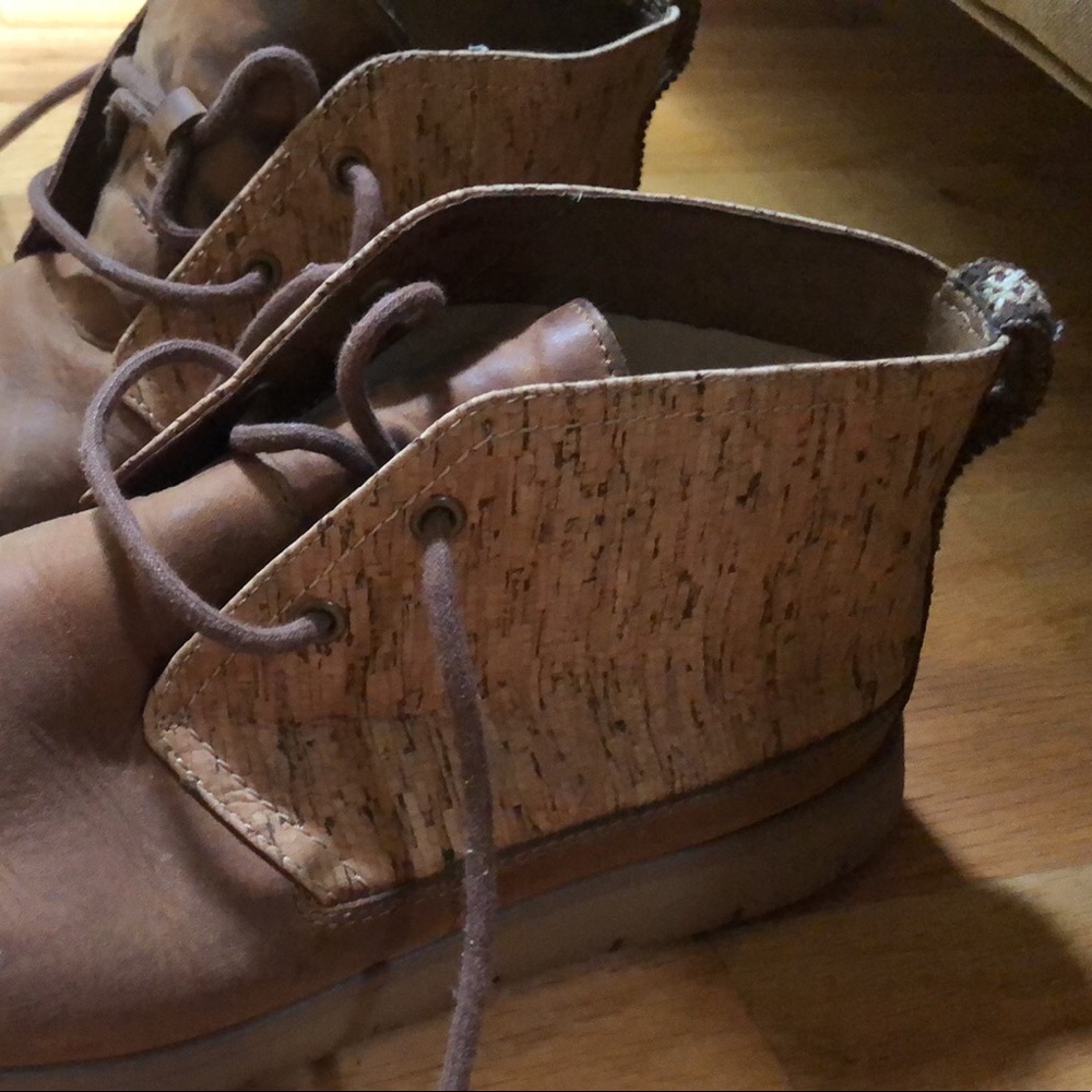 Ugg cork accent chukka size 9 with wool insoles